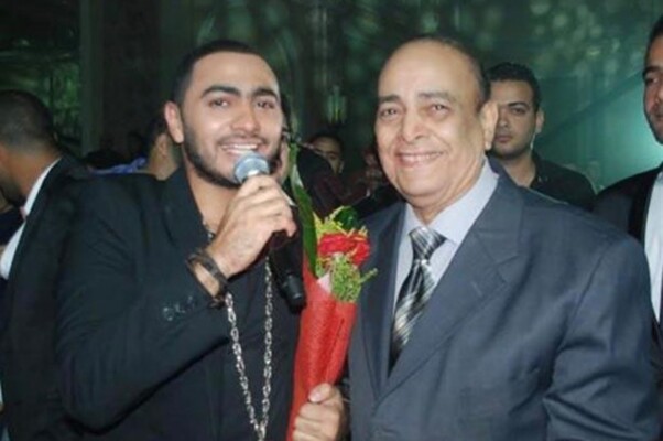 تامر حسني يفجع بوفاة والده