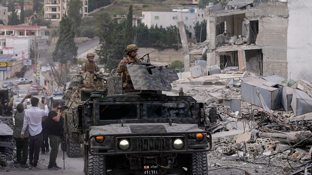 مقتل شخص وإصابة آخر في غارة على النبطية.. والجيش الإسرائيلي يُعلن استهداف بنى تحتية لحزب الله