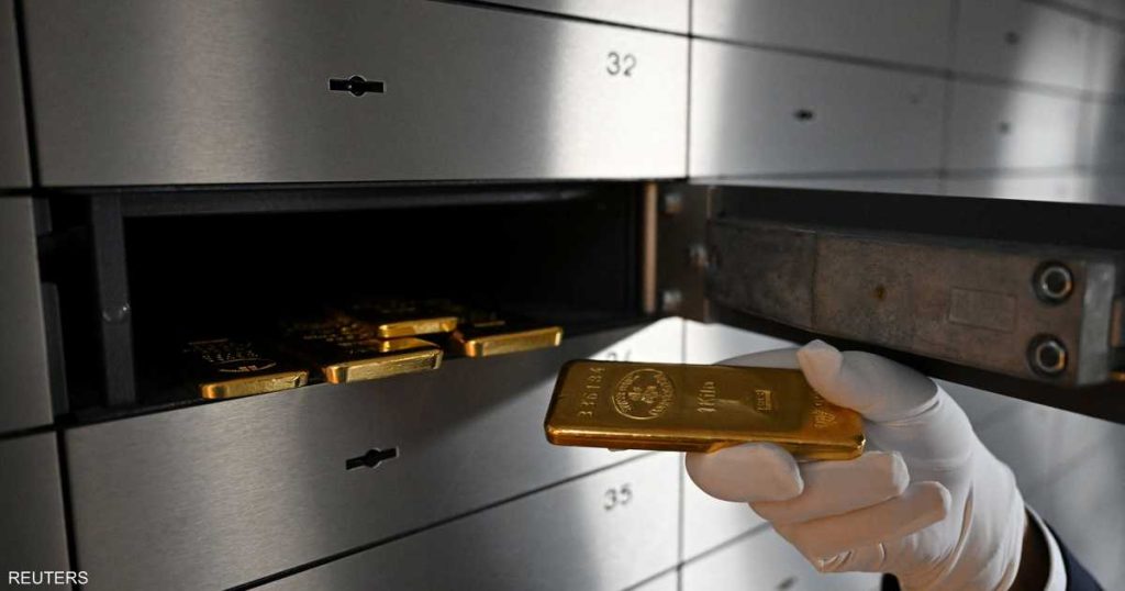 الذهب عند أدنى مستوى في أسبوعين مع تزايد توقعات رفع الفائدة