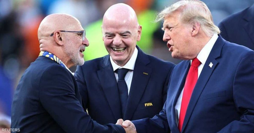 مدرب إسبانيا يفتح صندوق أسرار التتويج.. ماذا دار مع ترامب؟