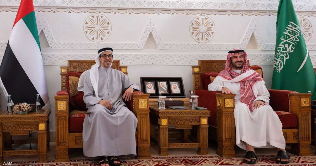 منصور بن زايد وخالد بن سلمان يبحثان العلاقات الأخوية بالرياض