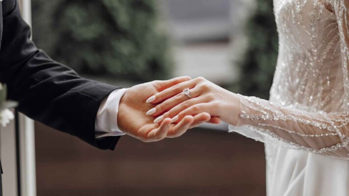نجمة شهيرة تحتفل بزفافها للمرة الثانية