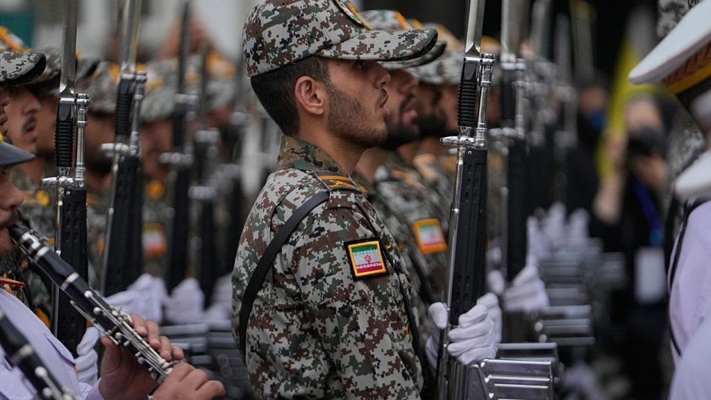 مهرداد أخلاقي يتولّى حقيبة الدفاع الإيرانية.. ويتوعّد الولايات المتحدة وحلفاءها بـ”أضرار جسيمة”