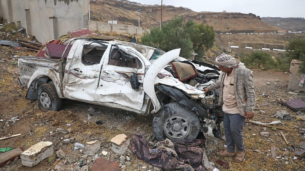 اتهامات خطيرة للحوثيين في تعز: “استخدام قذائف يُشتبه باحتوائها على مواد سامة” وإصابات بالاختناق