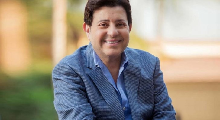 قبل هاني شاكر.. فنانون عرب تصدّرت تماثيلهم المشهد