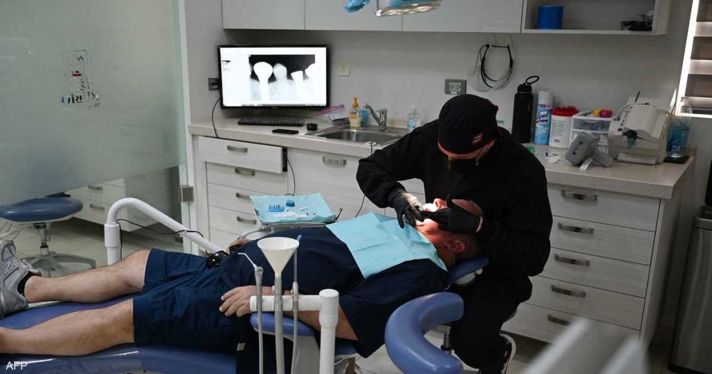لماذا تفشل بعض زراعات الأسنان رغم المضادات الحيوية؟